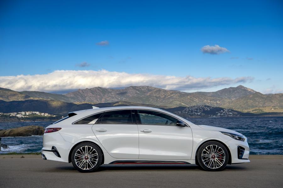  Kia ProCeed GT 2019 года  (фото 30 из 41)